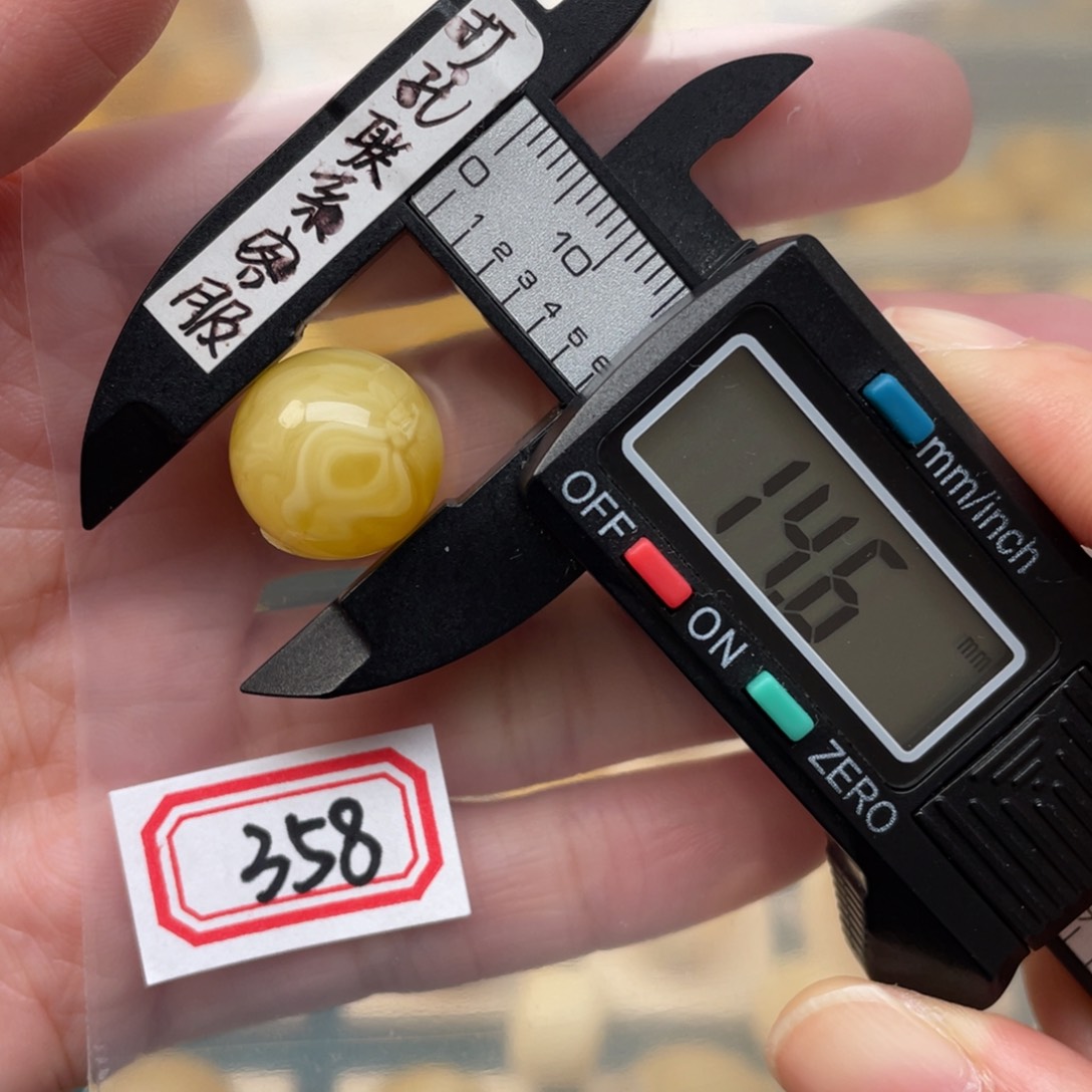 蜜蜡裸石未镶嵌盲*