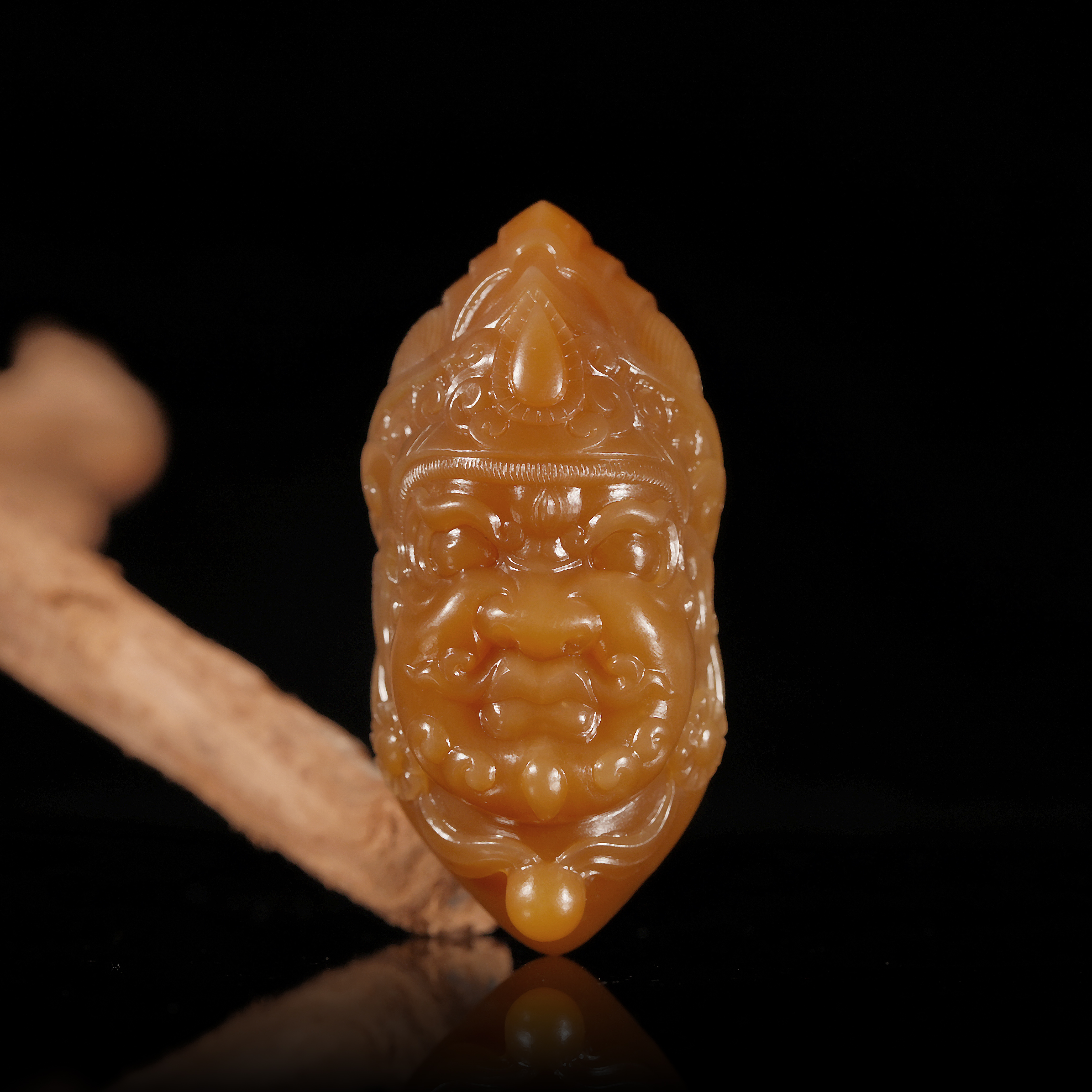 传世级 和田玉且末黄金糖藏传黄财神吊坠 57*26*20mm± 未打孔