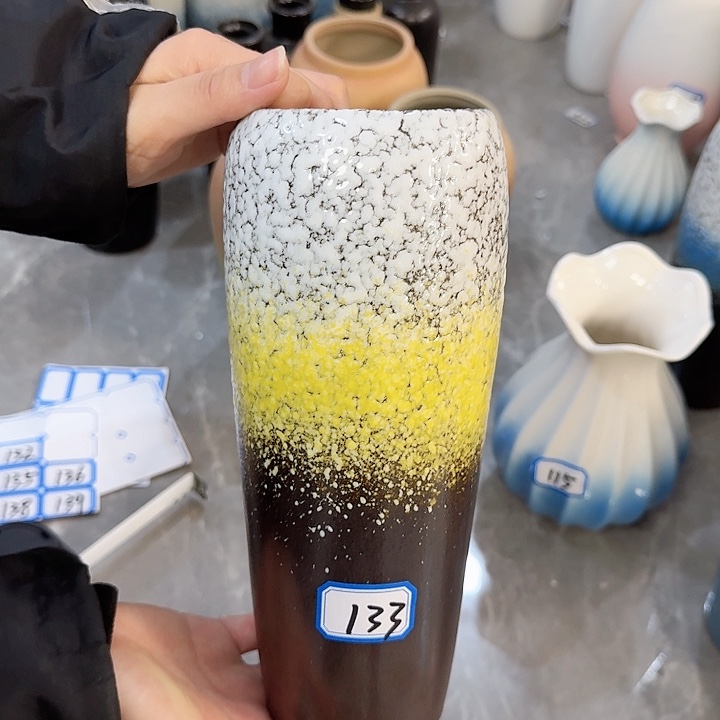 瓶133号复古陶瓷高25厘米瑕疵一个