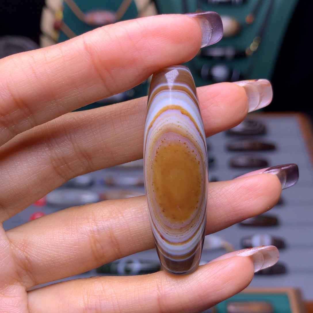 未镶嵌颈饰玛瑙/玉髓上***?