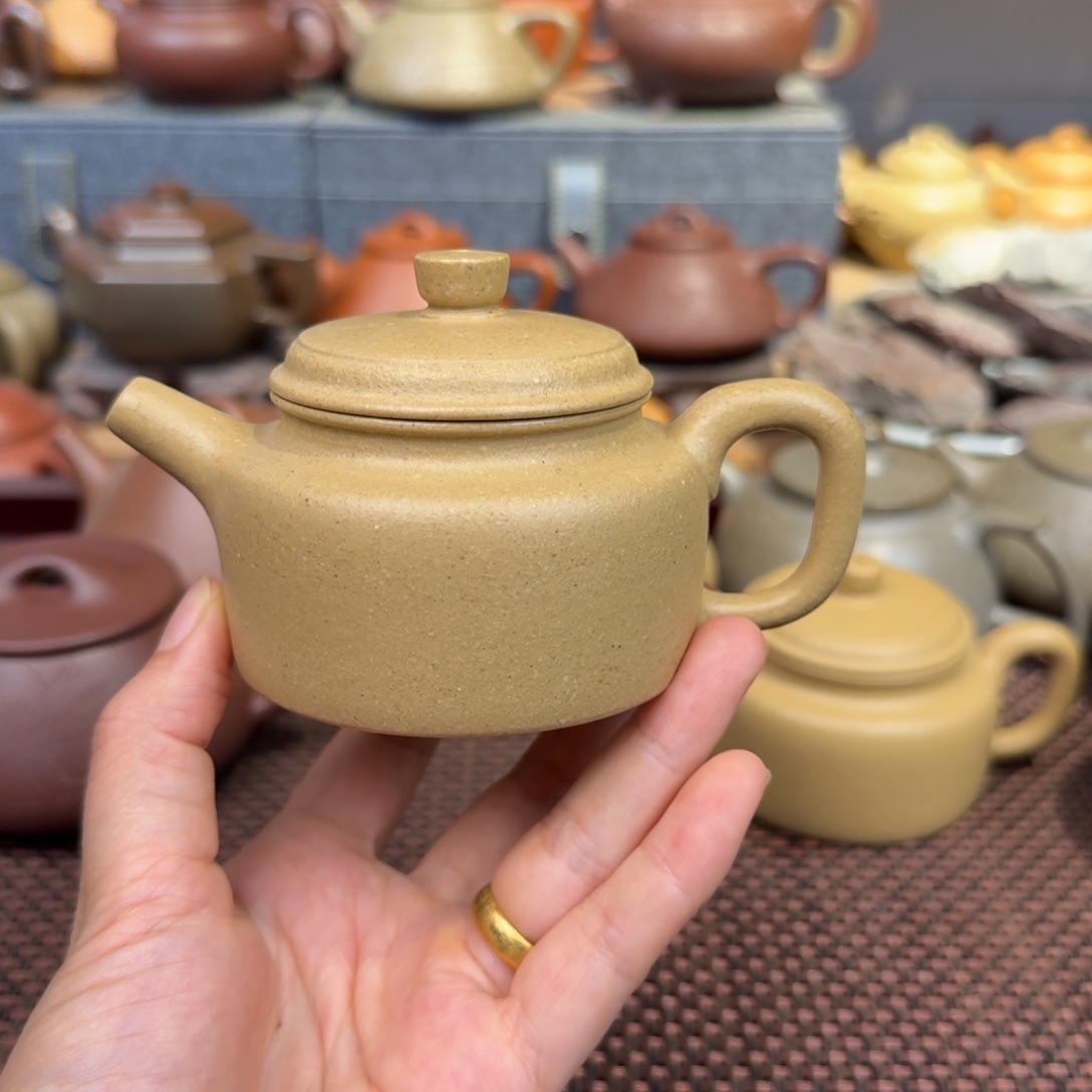 。****本山绿泥茶壶梨皮150毫升