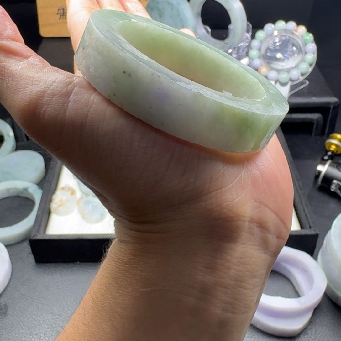 定制翡翠未镶嵌手镯