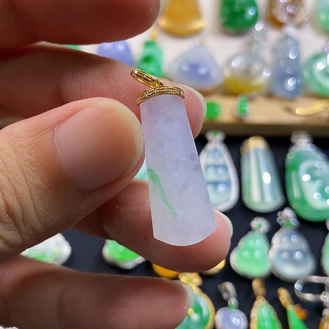 翡翠18K金镶嵌颈饰翡翠