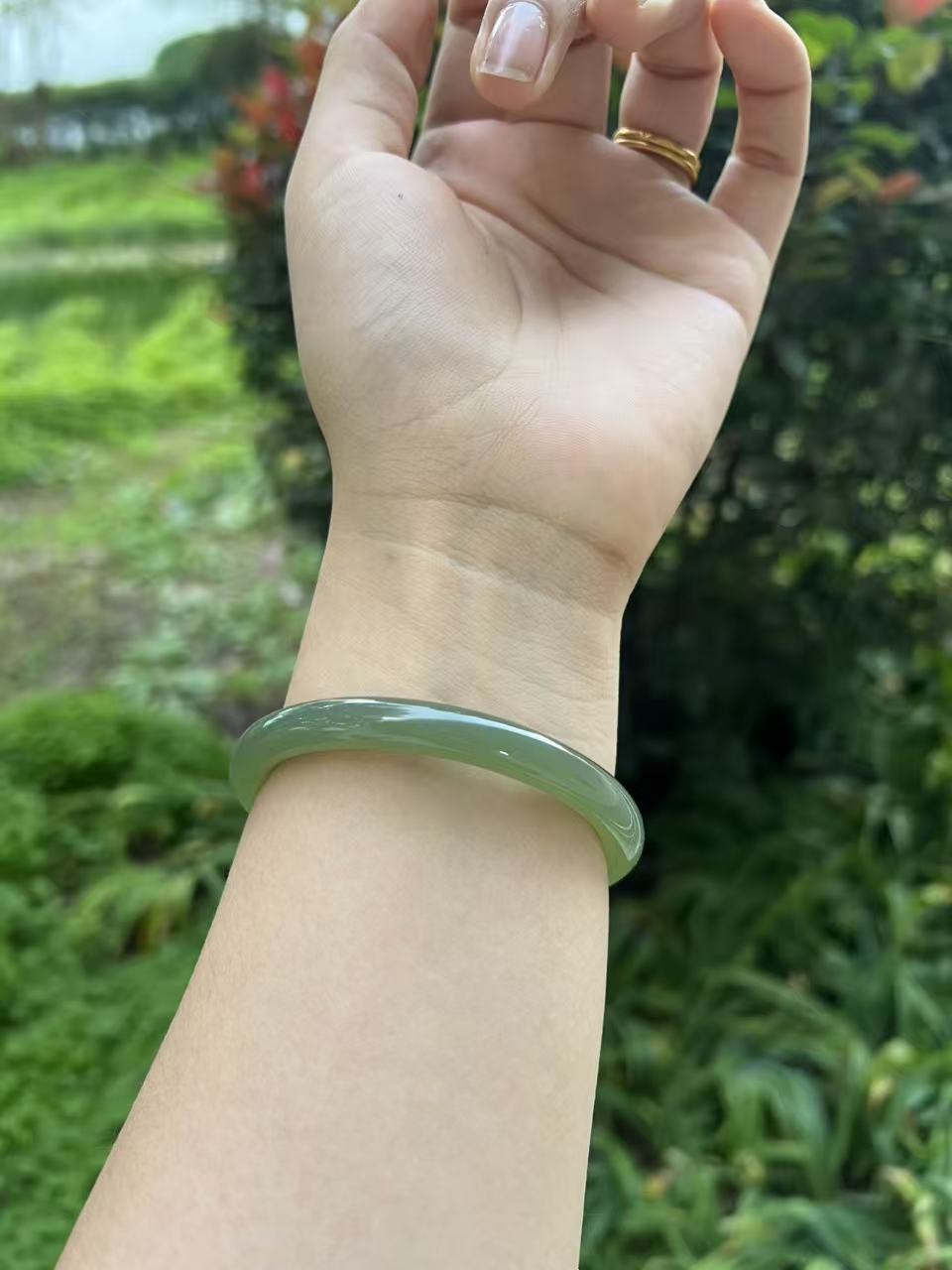 【假一赔三】保真冰牛油果色圆条手镯多样性发一