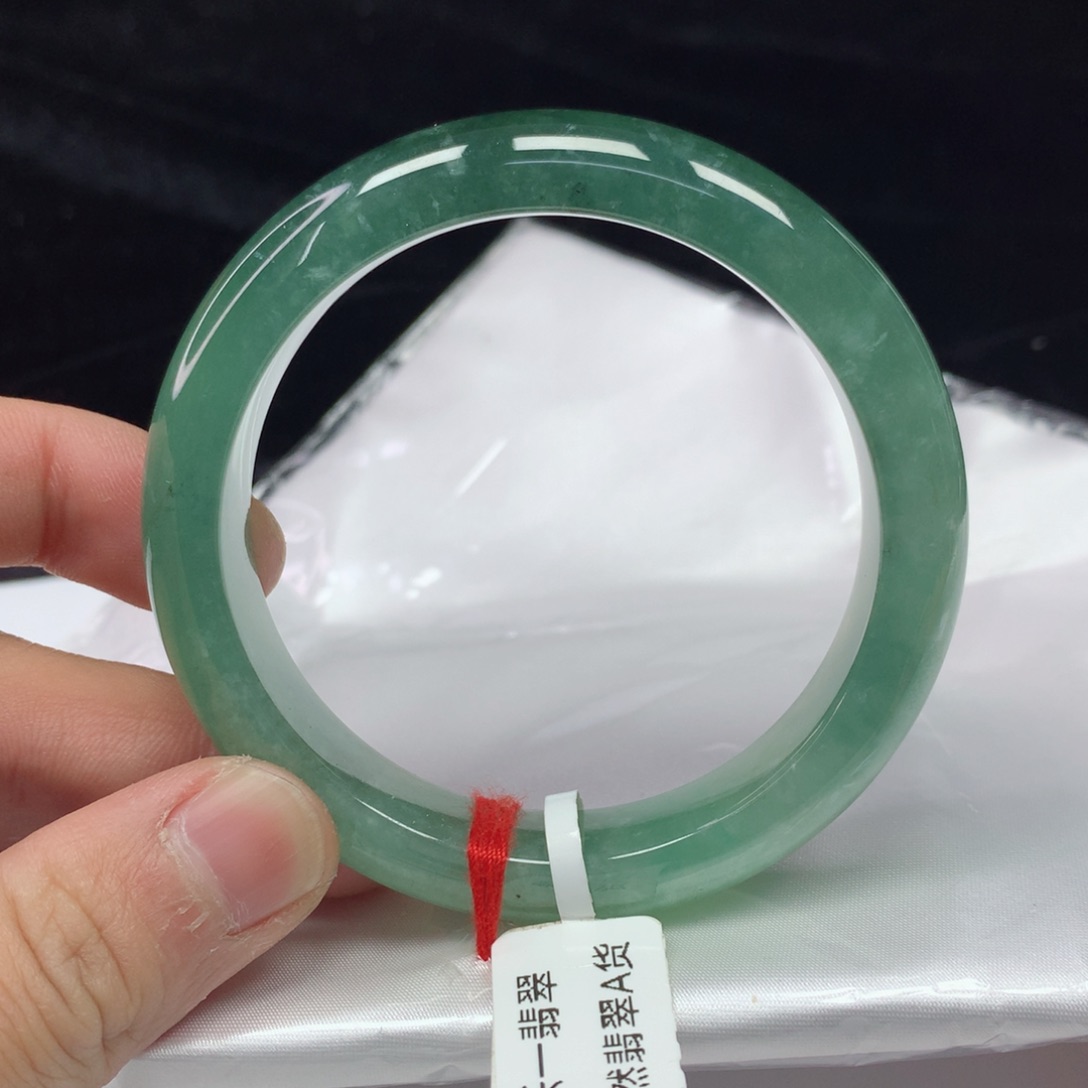 翡翠手镯（圆镯）未镶嵌55.8