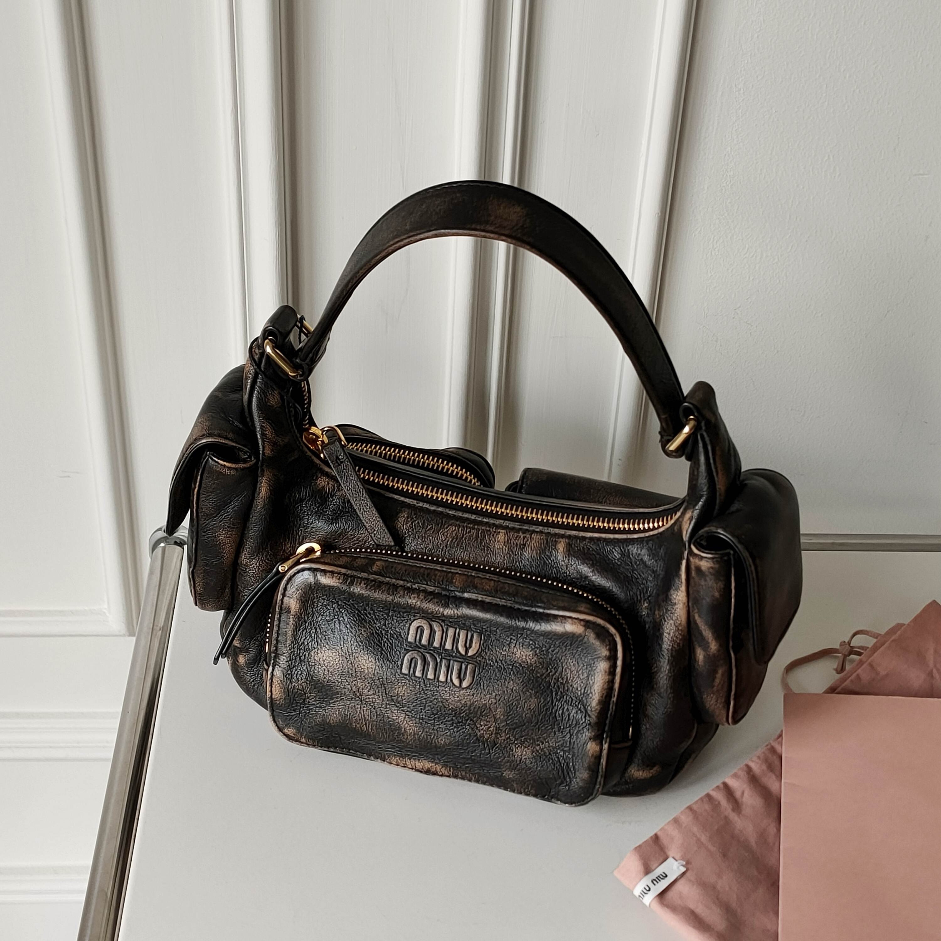 95新 MIU MIU/缪缪 AZUL23s做旧羊皮机车hobo手提包38574