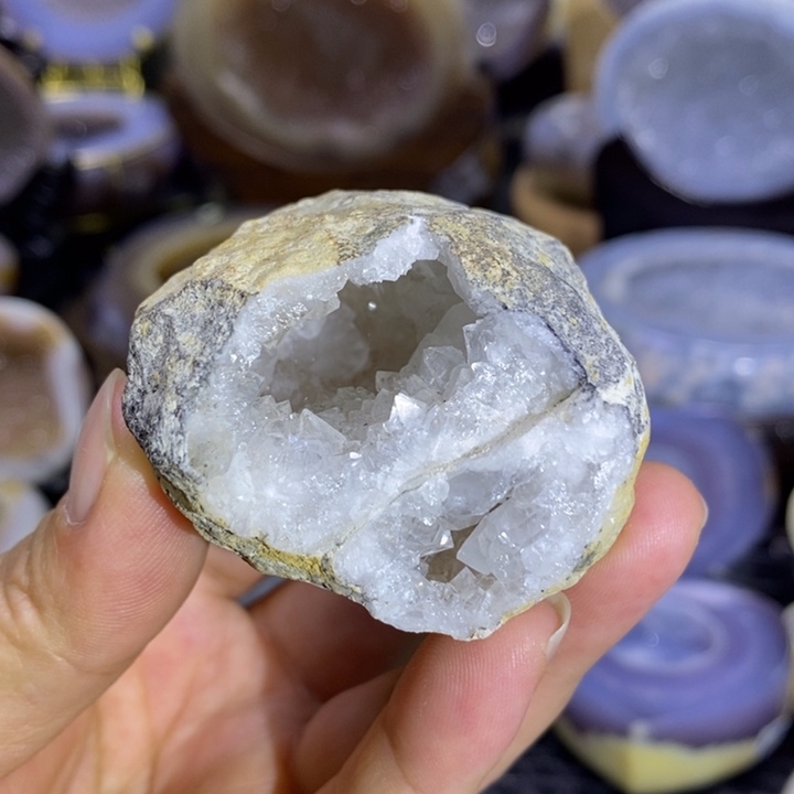 未镶嵌珠宝半成品水晶白晶洞