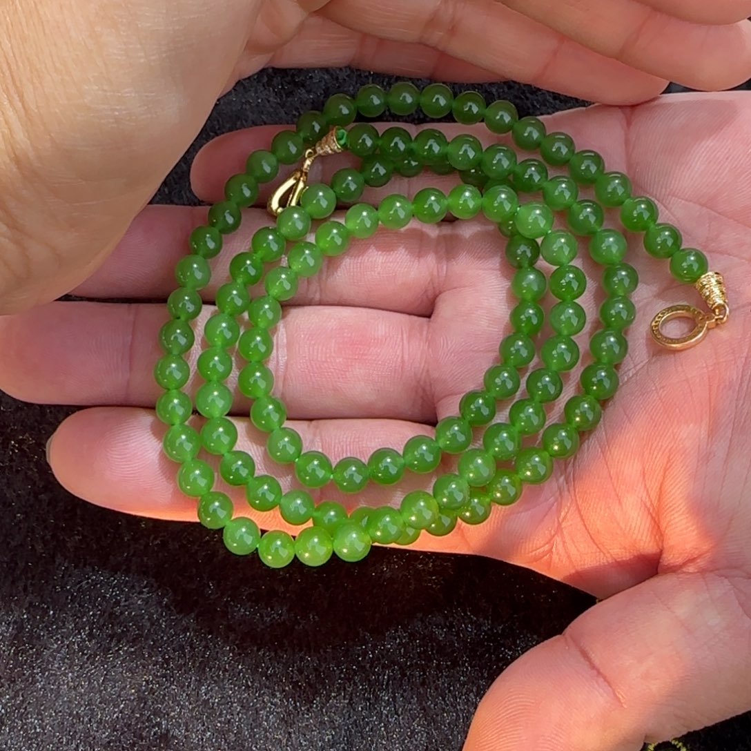 和田玉未镶嵌颈饰俄碧纯净版翠阳绿卡6