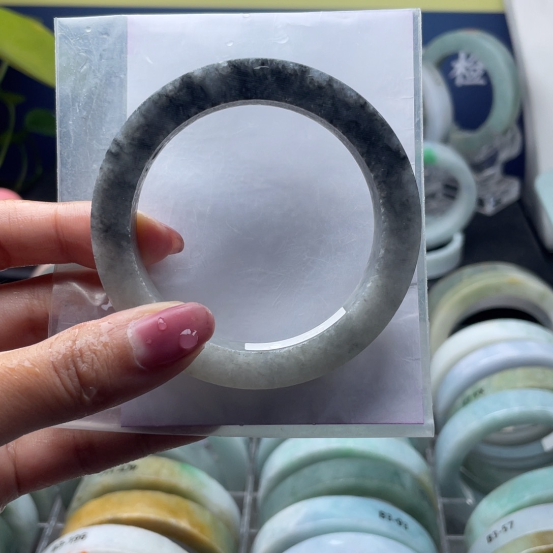 一***姐定制翡翠未镶嵌翡翠手镯