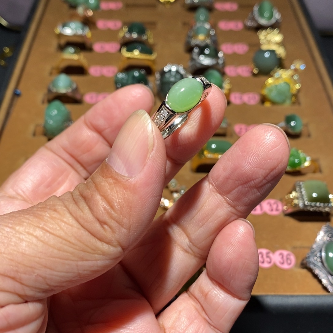 和田玉未镶嵌戒指