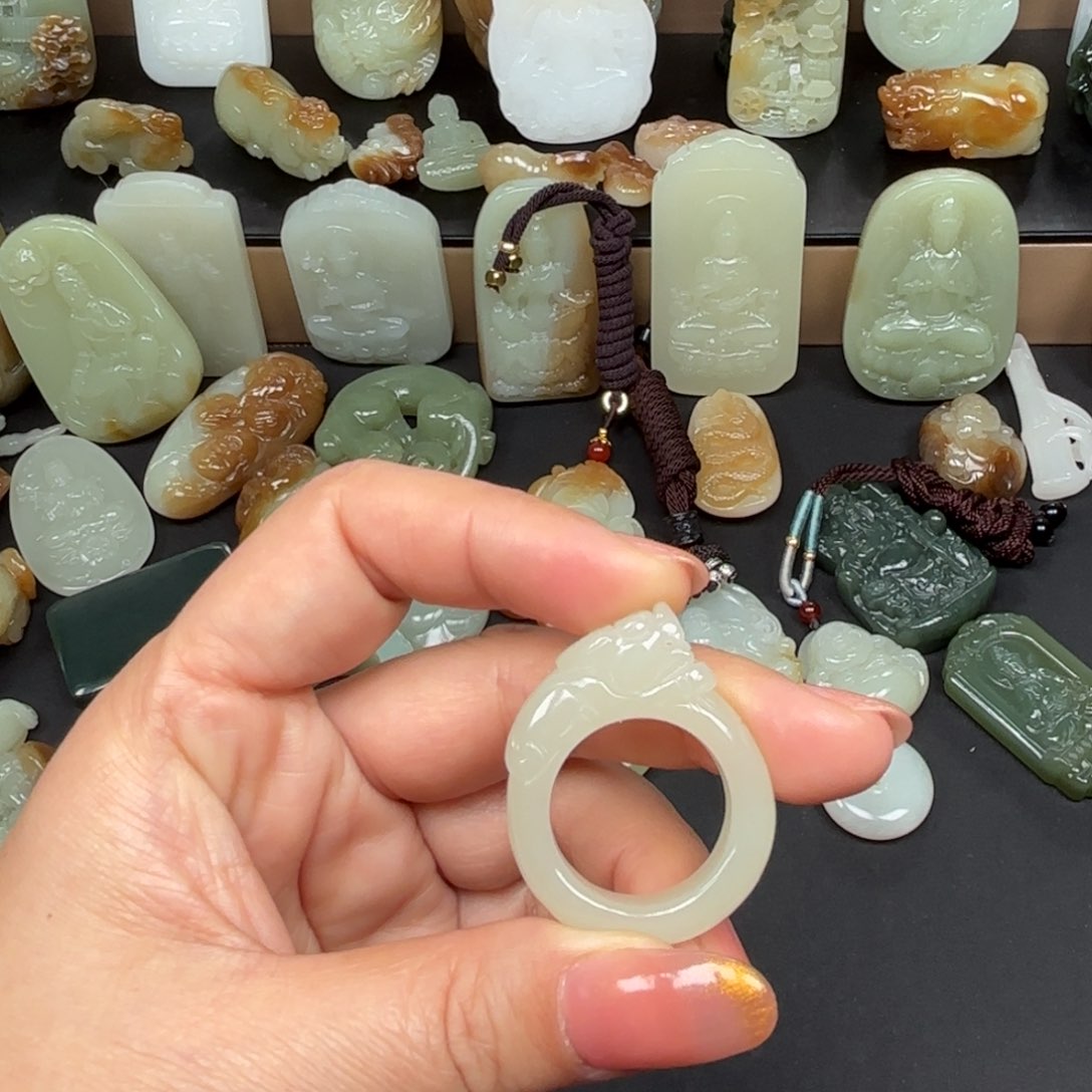 和田玉颈饰未镶嵌