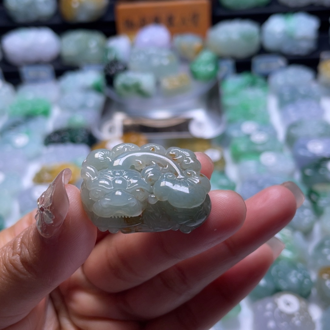 翡翠颈饰未镶嵌貔貅