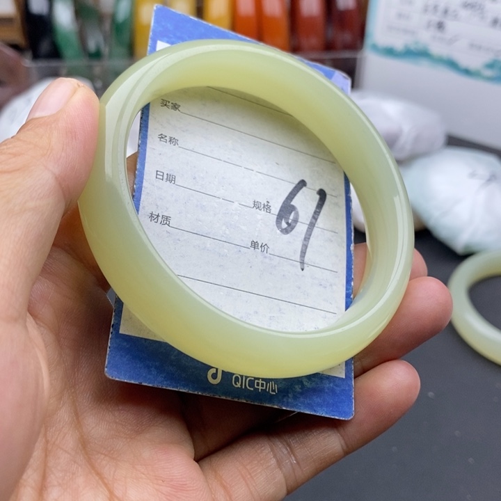 未镶嵌手镯石英质玉