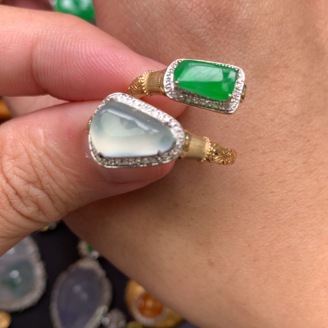 翡翠18K金镶嵌戒指