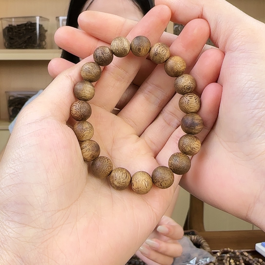 手串沉香透顶绿卡1.0保5克多样性发货一条