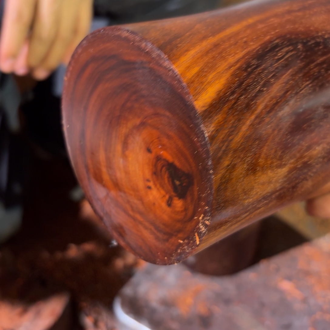 染料紫檀（血檀）笔筒6538