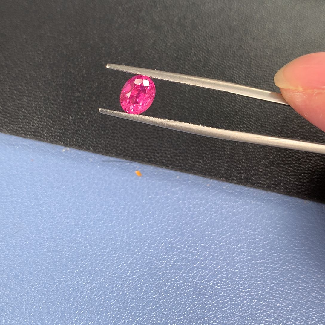 尖晶石裸石未镶嵌欧**酱1.33 无烧 艳粉