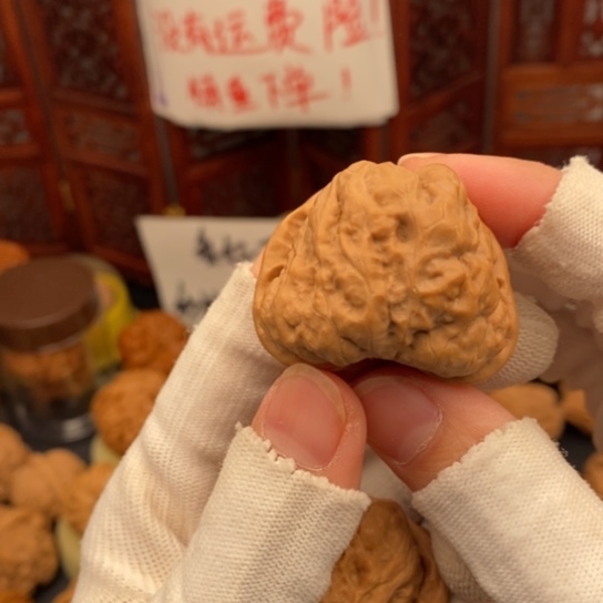 文玩核桃吊坠下***里40蛤蟆头