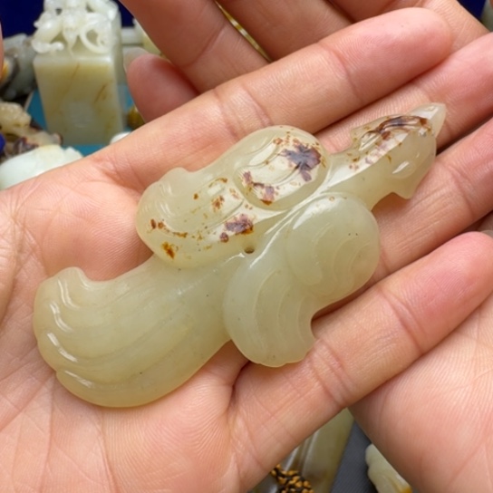 和田玉挂件未镶嵌往***。