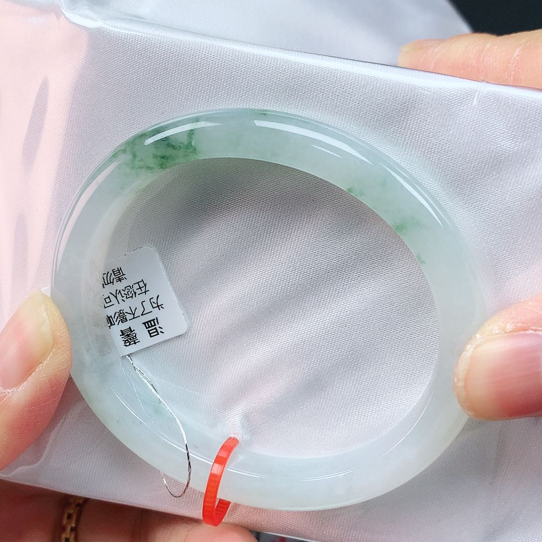 翡翠手镯未镶嵌53贵