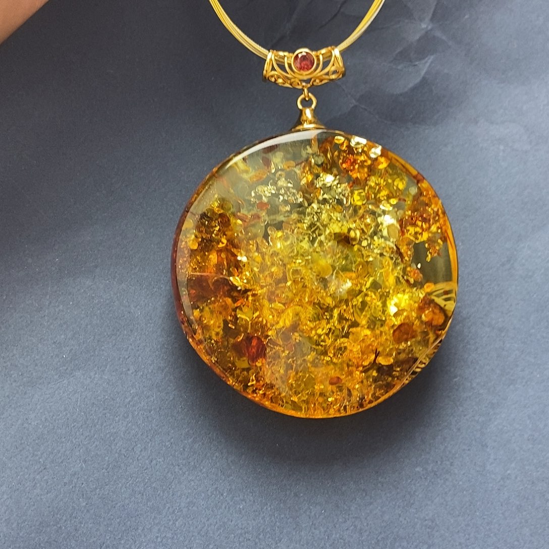 琥珀未镶嵌裸石吊坠