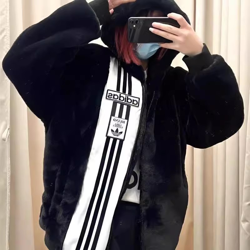 adidas/阿迪达斯玩球穿搭琥珀流光毛绒保暖时尚连帽女外套 IC8130