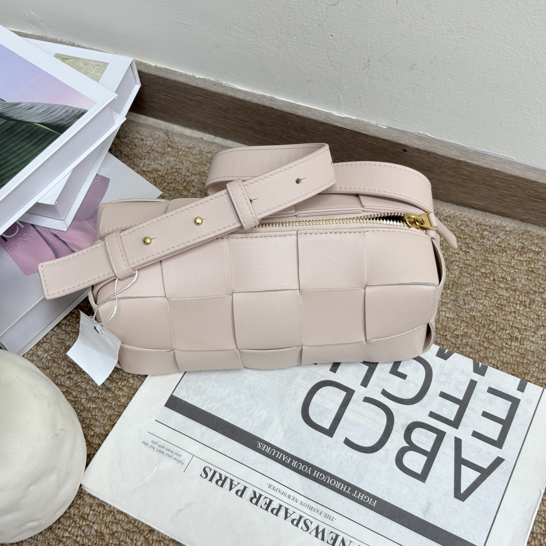 95新 BOTTEGA VENETA/葆蝶家 粉色单肩编织腋下包