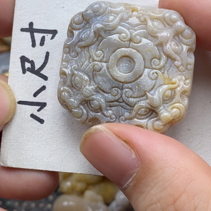 硅化珊瑚（珊瑚玉）未镶嵌颈饰