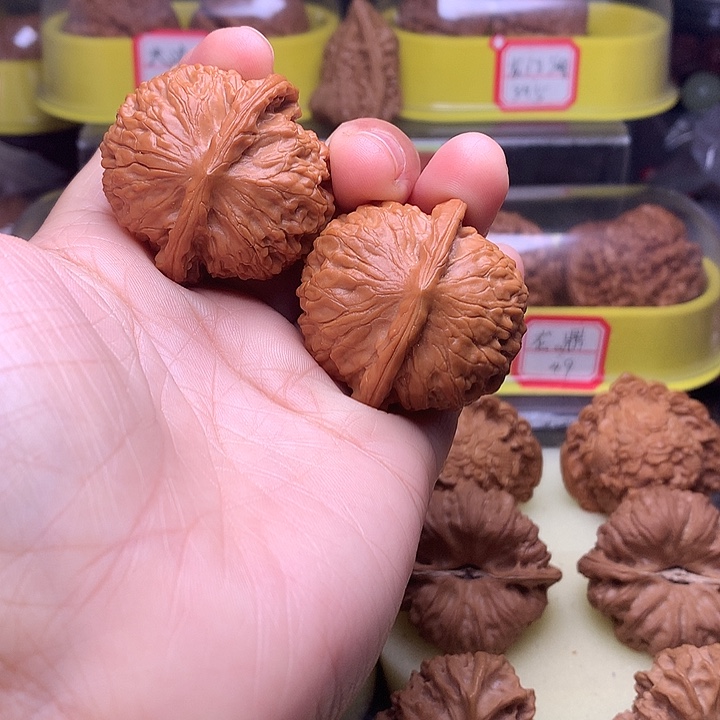 文玩核桃吊坠金锭