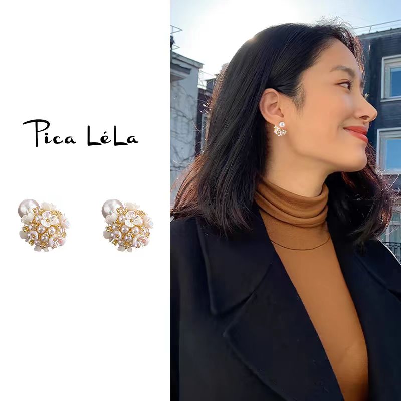 非金属仿珍珠耳饰 梵雅熙  E       绣球花簇耳钉