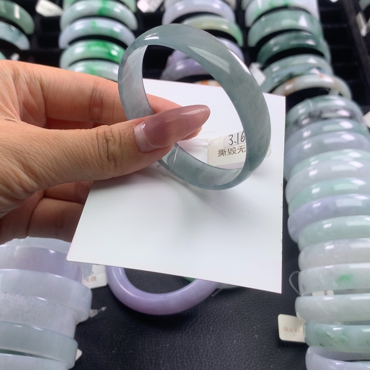 翡翠手镯未镶嵌公主