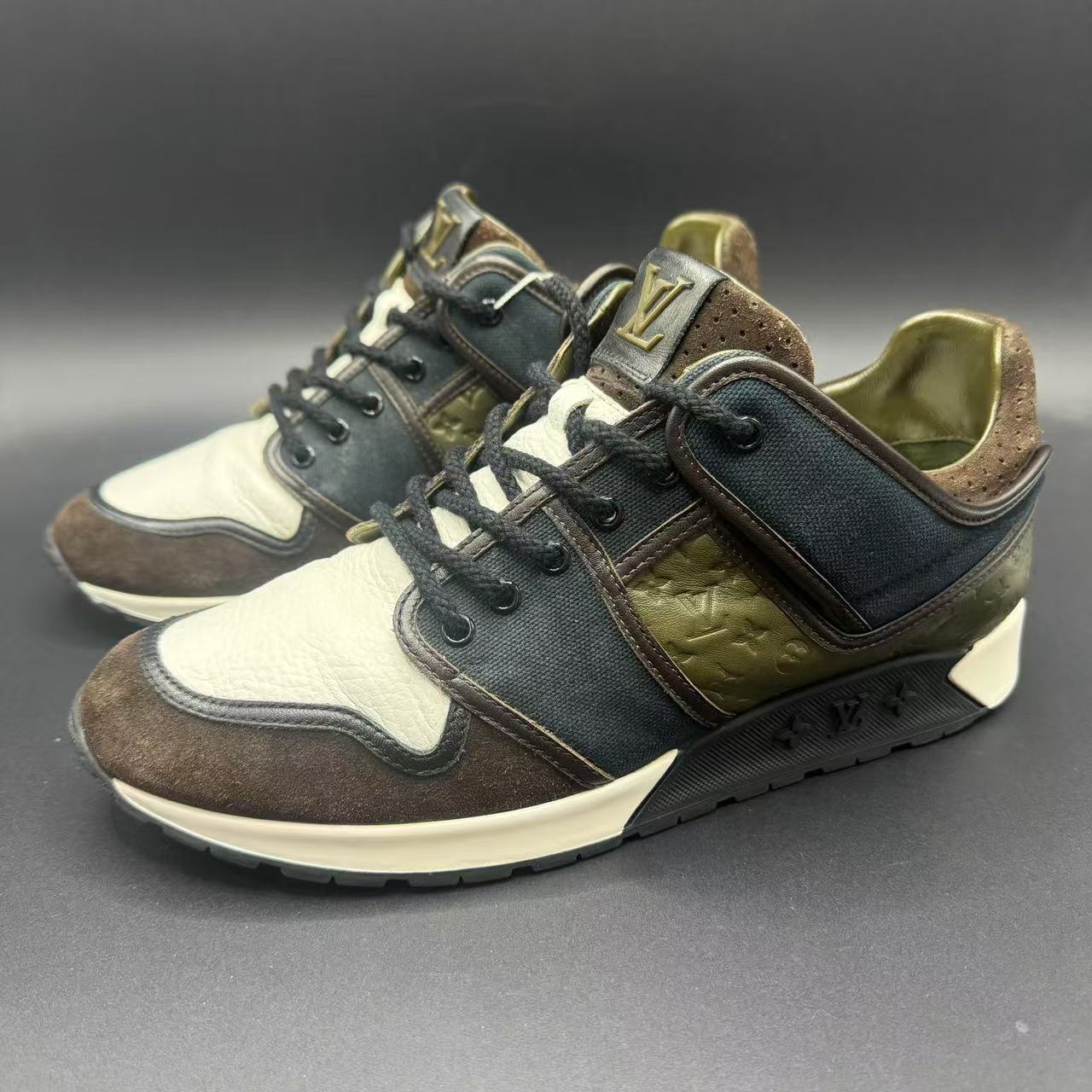 95新 LouisVuitton/路易威登 男士三色拼接低帮休闲鞋41码wy053