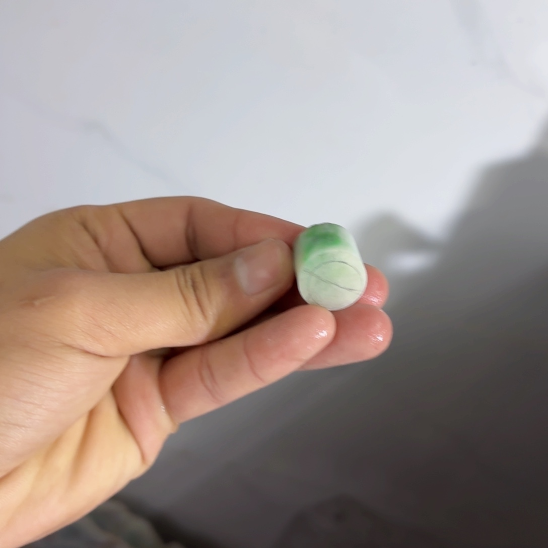 定制翡翠未镶嵌馕路路通