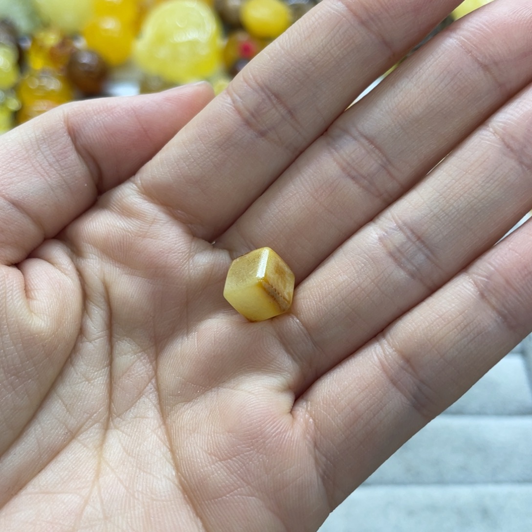 水****琥珀未镶嵌裸石存