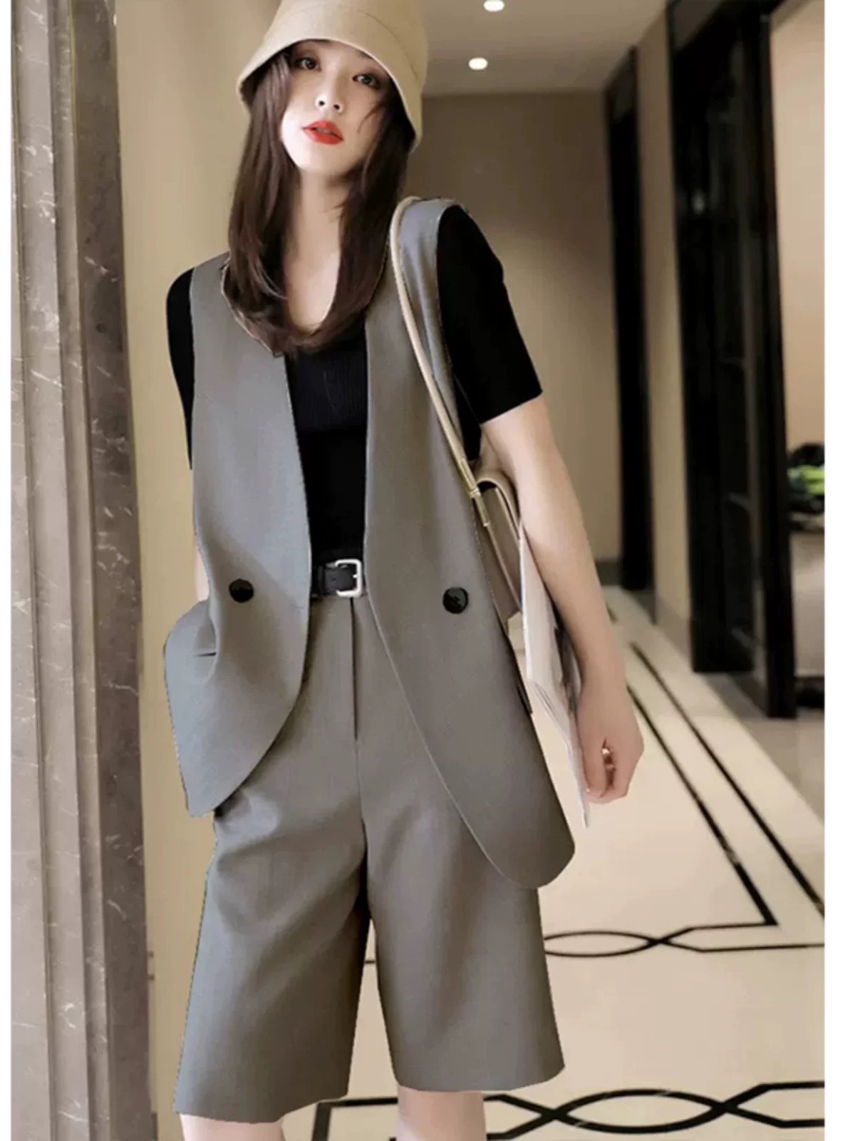 大码时尚薄款马甲西装短裤套装女夏季新款胖mm无袖西服两件套