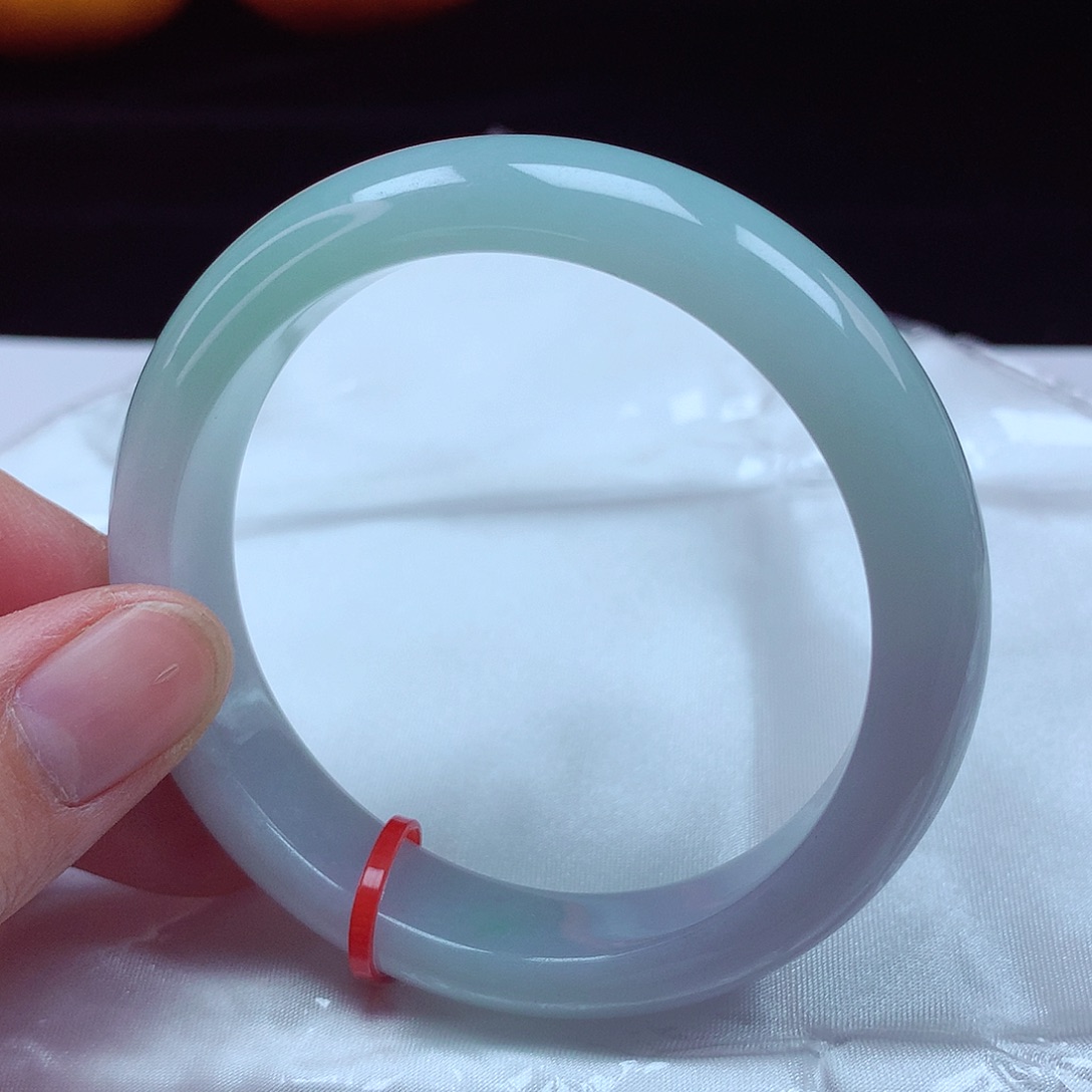 翡翠手镯未镶嵌55圈