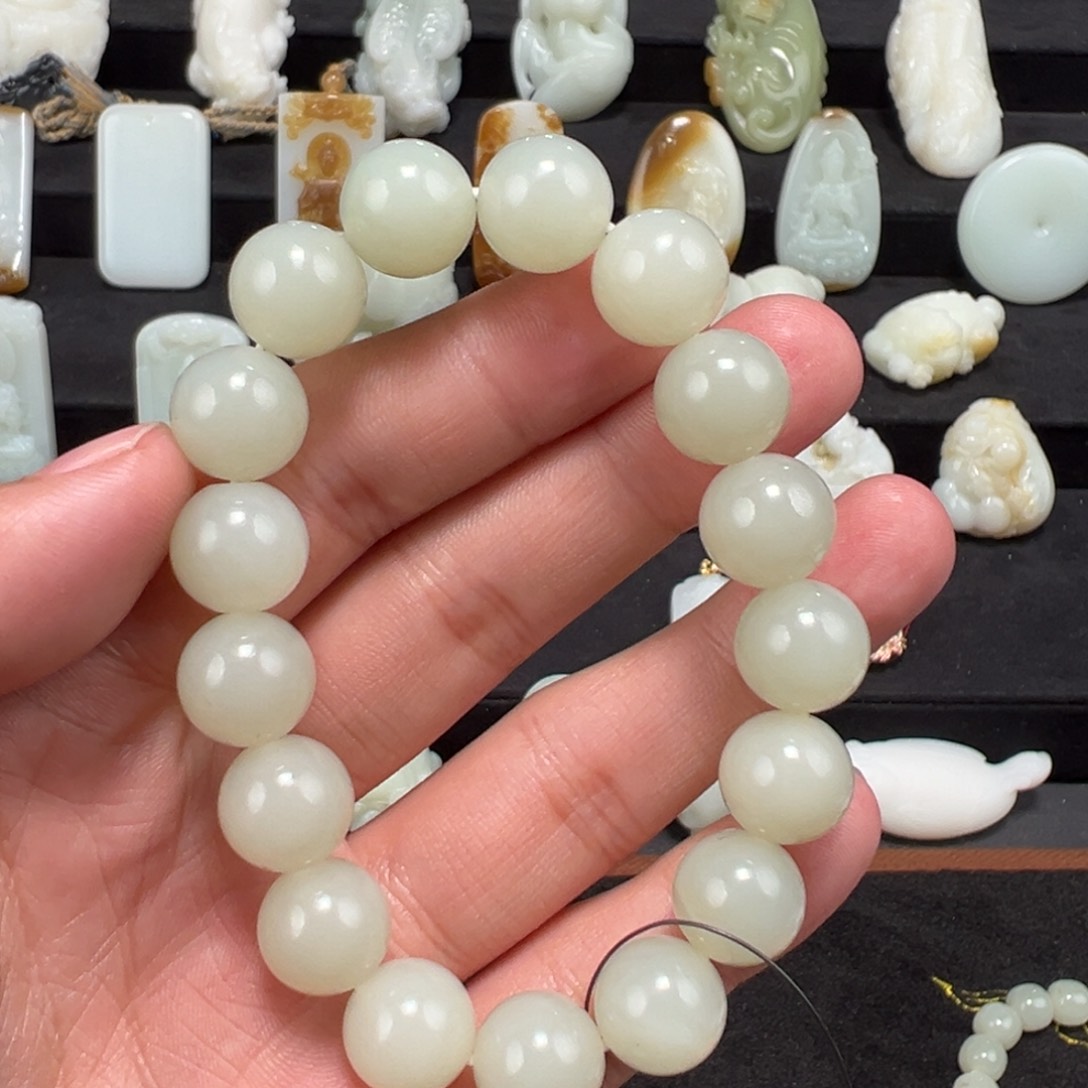 和田玉颈饰未镶嵌