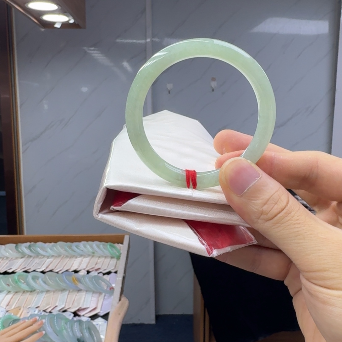 翡翠未镶嵌手镯翡翠