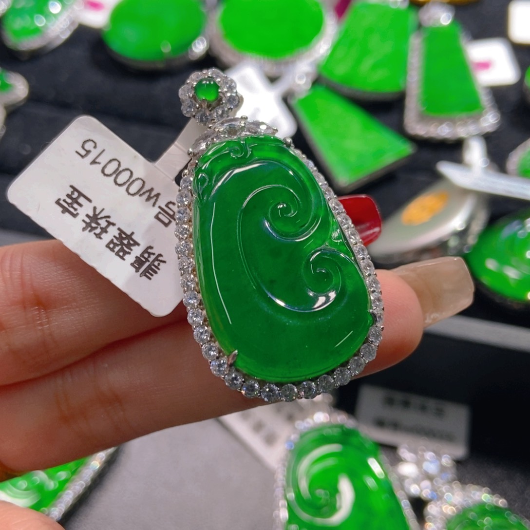 翡翠吊坠(不含链)未镶嵌若*