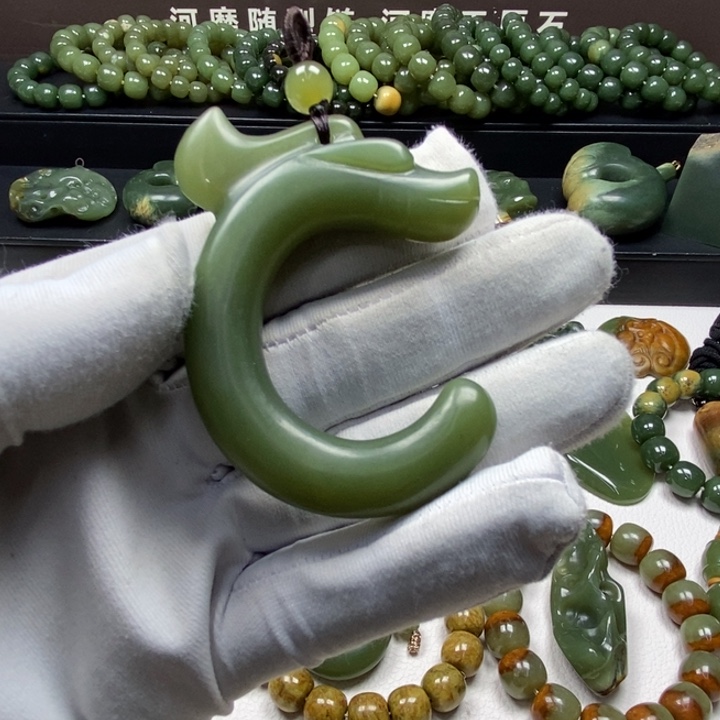 岫岩老玉（透闪石质玉）未镶嵌把件