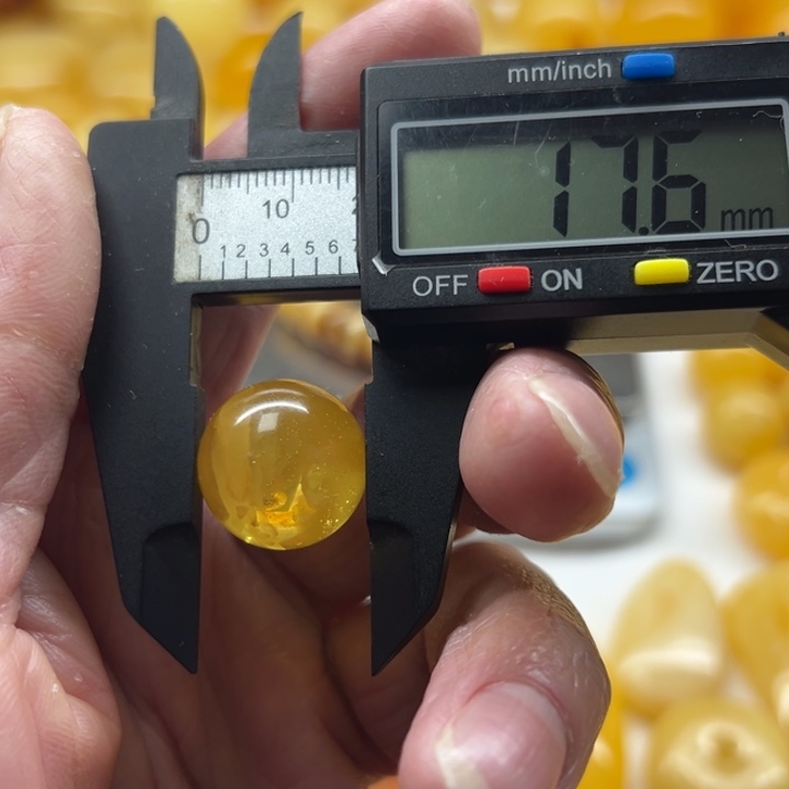 散***仙琥珀（矿物珀）未镶嵌裸石