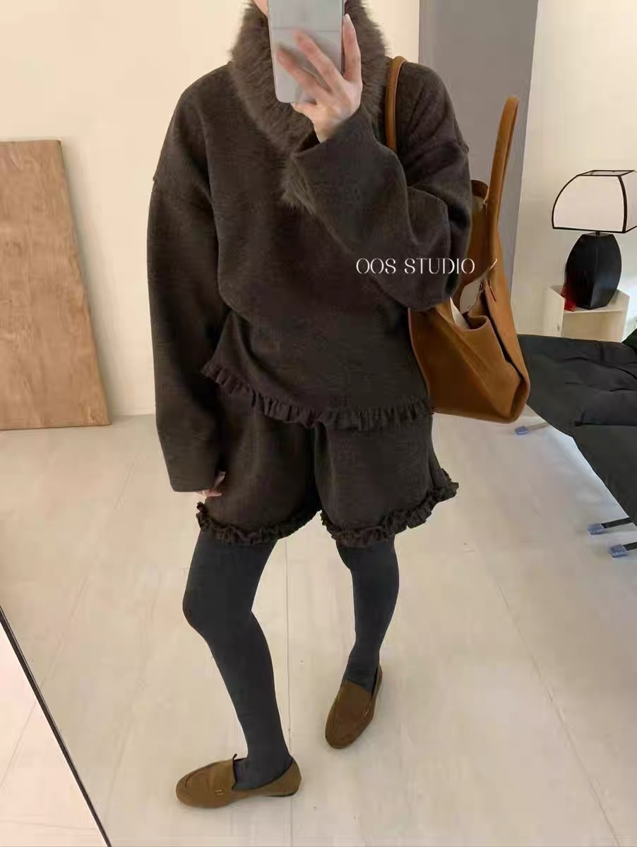 灰灰呀！58137 加绒配围脖 韩代设计木耳边卫衣+高腰百搭短裤套装 