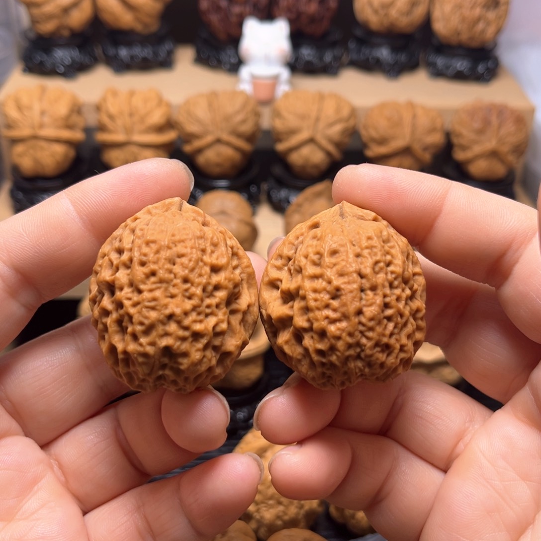 文玩核桃吊坠12w鱼子纹绣球41尺