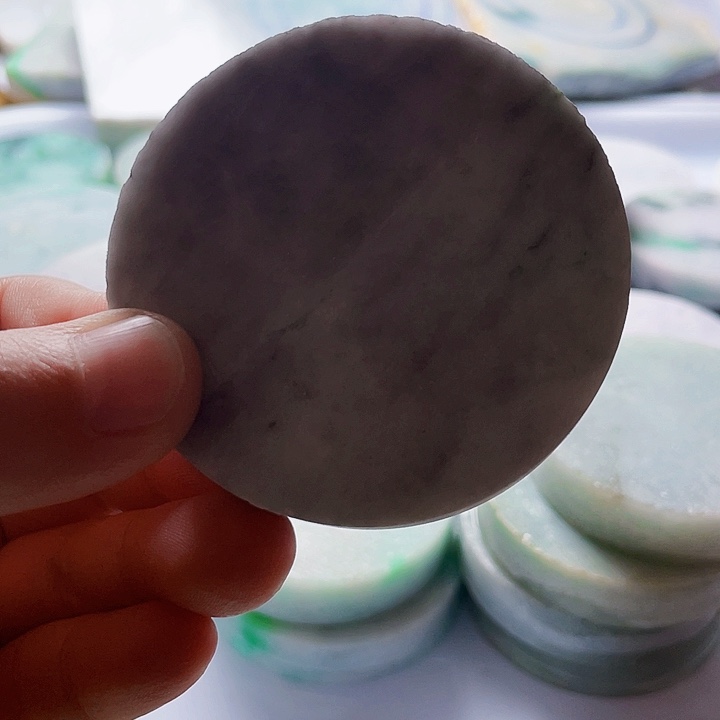 翡翠颈饰未镶嵌毛料1