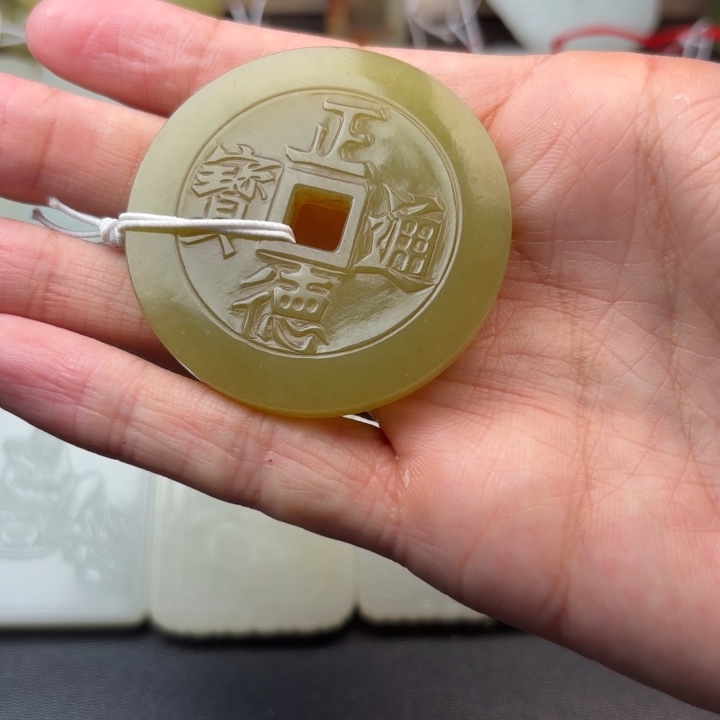 渡***魔和田玉未镶嵌挂件