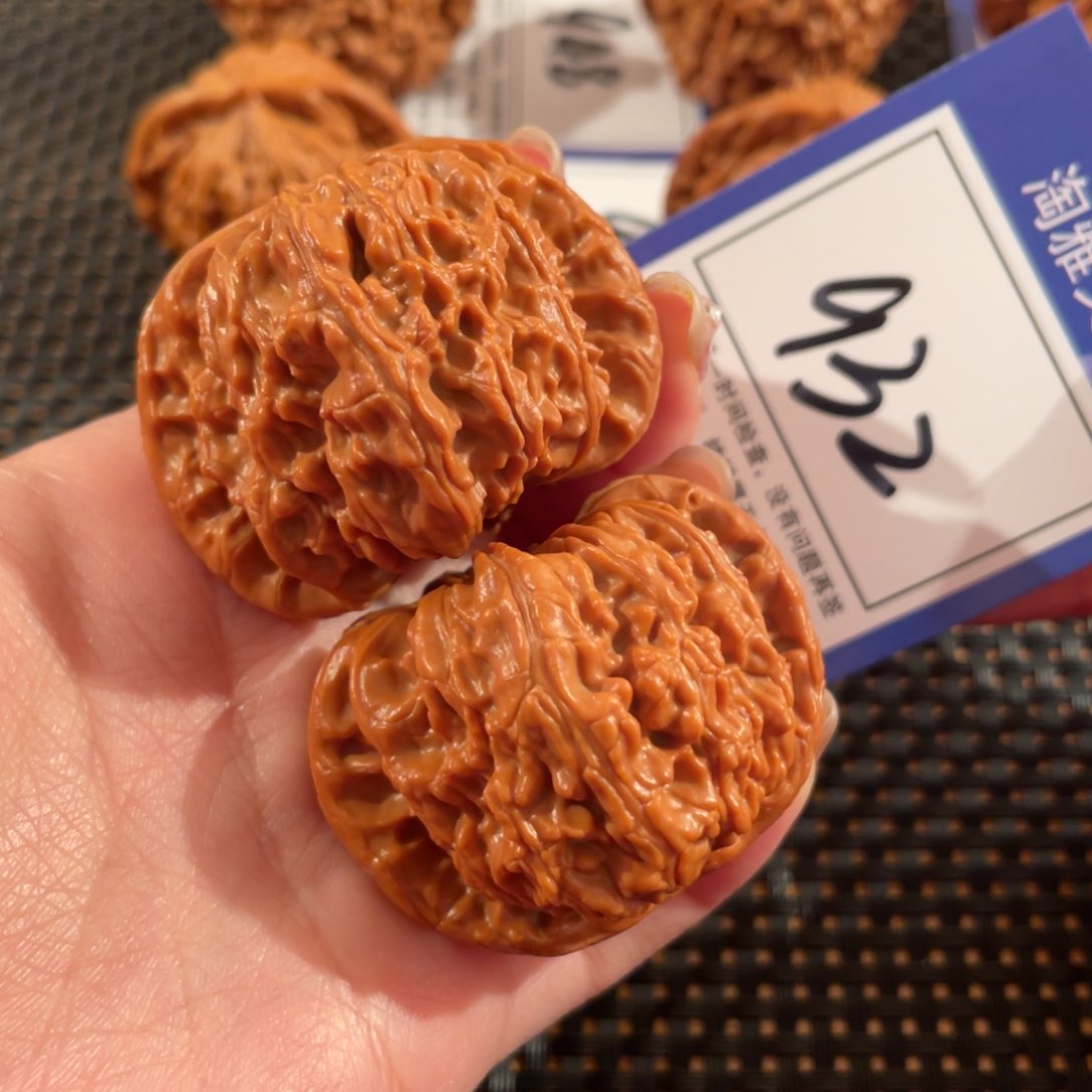 文玩核桃把件932号45尺白狮子