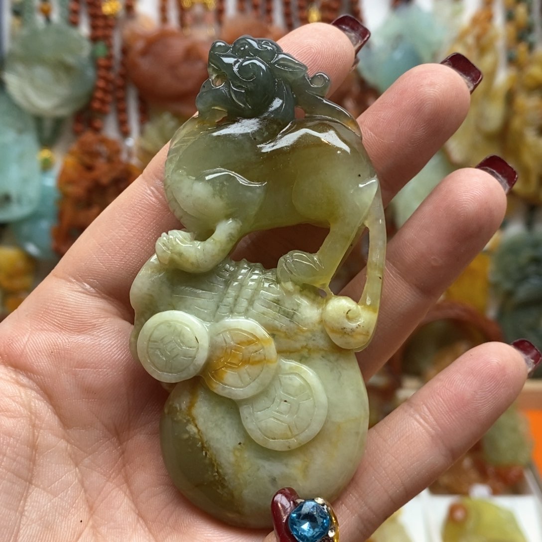 蛇纹石玉颈饰未镶嵌