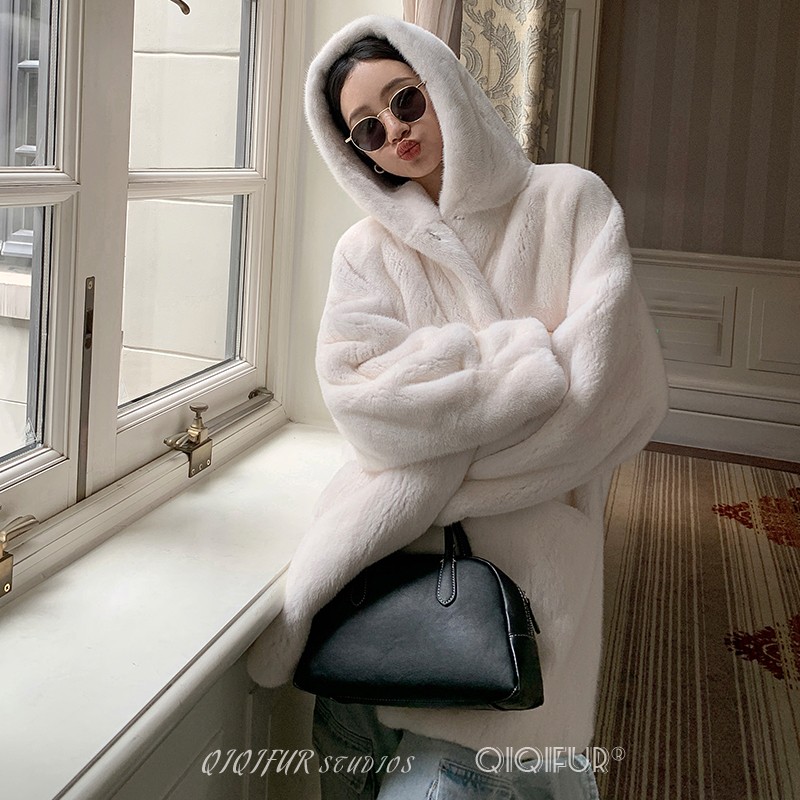 淇淇家 樱花精灵 紫标天鹅绒水貂皮草中长款连帽披肩冬季貂皮大衣