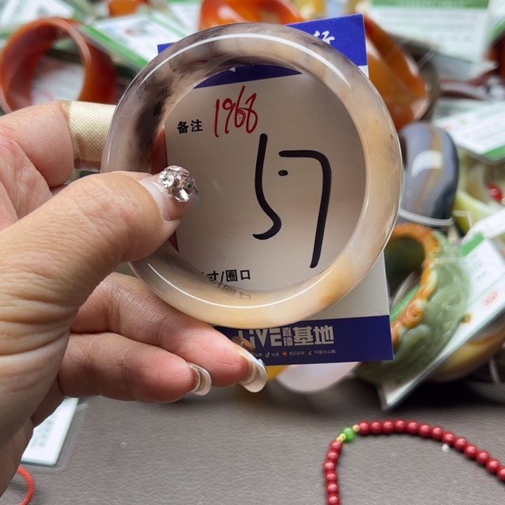 石英质玉手镯未镶嵌