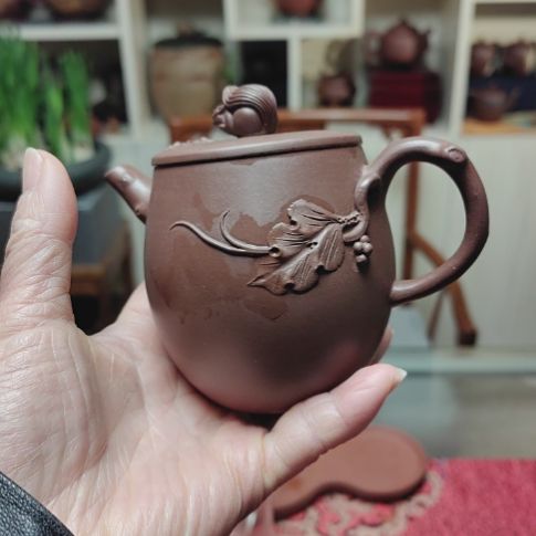 紫砂茶壶松鼠葡萄壶200Cc手工制作